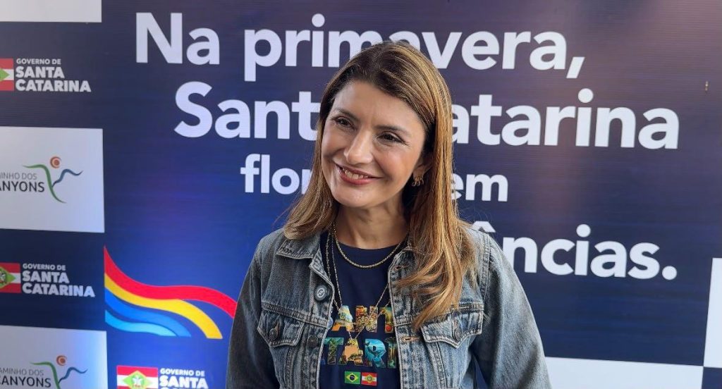 Catiane Seif destaca turismo nas quatro estações durante lançamento da Estação Primavera em Araranguá