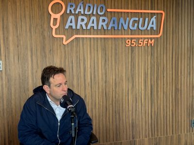 Ricardo Guidi defende continuidade do mandato e apresenta propostas durante entrevista na Rádio Araranguá