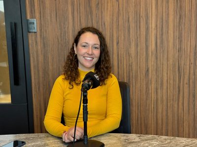 Mariana Sartor apresenta propostas para meio ambiente, educação e proteção animal em entrevista na Rádio Araranguá