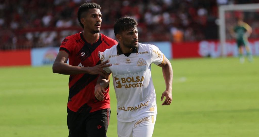 Criciúma é goleado fora de casa e se complica na Série B