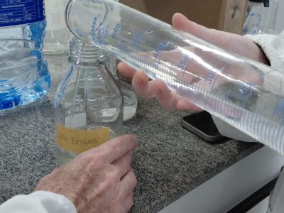 Estudantes do Colégio Unesc participam de pesquisa de ecotoxicidade em parceria com projeto de extensão