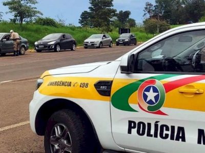 Colisão com caminhão mata condutor de automóvel em Meleiro