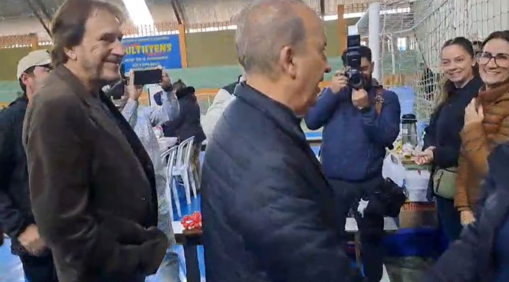 Governador Jorginho Mello visita áreas atingidas pela cheia em Araranguá e discute medidas para evitar novos alagamentos
