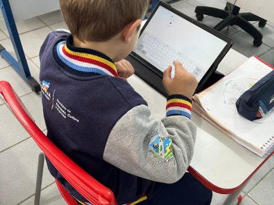 Alunos da Educação Infantil de Araranguá utilizam tablets em atividades pedagógicas