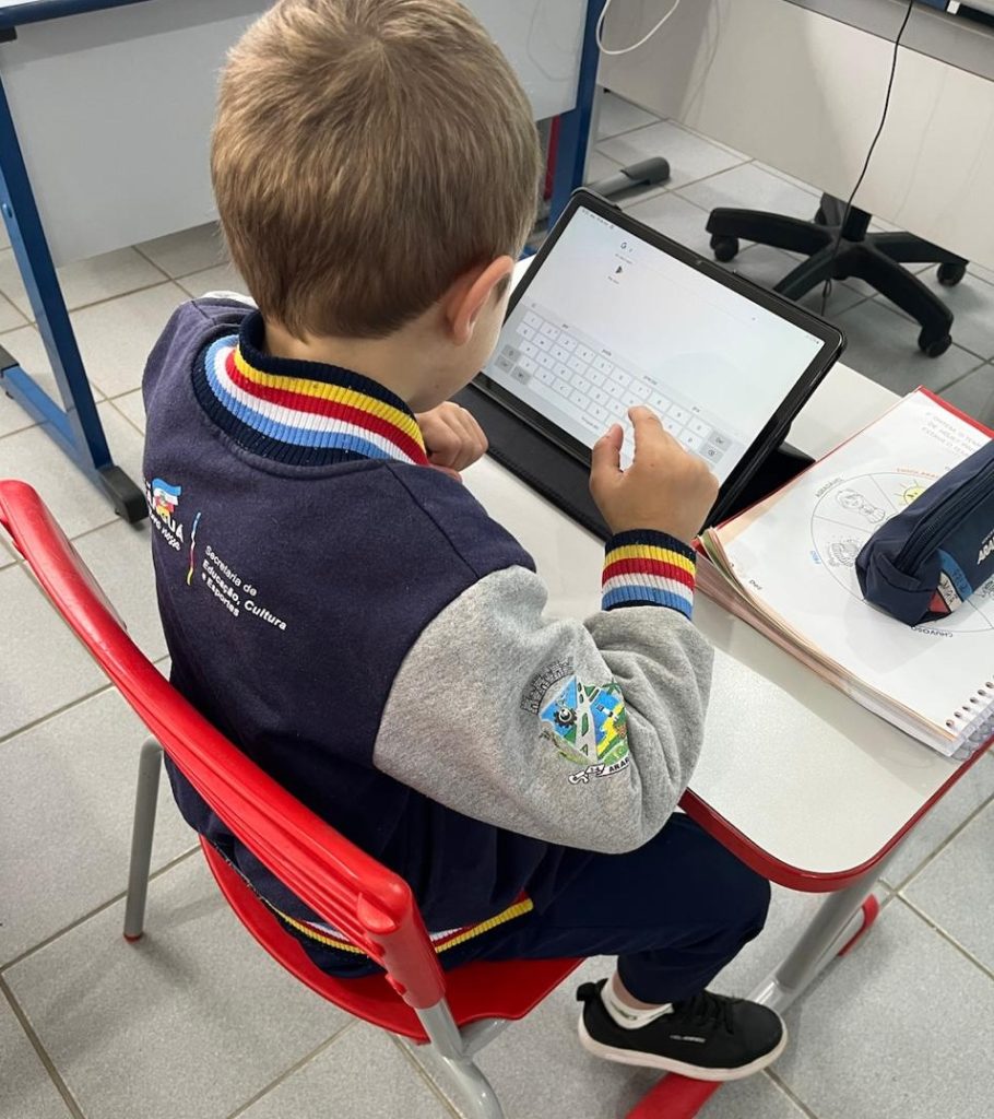 Alunos da Educação Infantil de Araranguá utilizam tablets em atividades pedagógicas