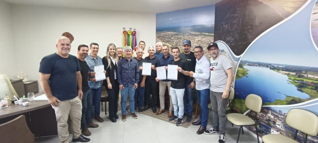 Balneário Gaivota avança com mais 1,4 km de pavimentação