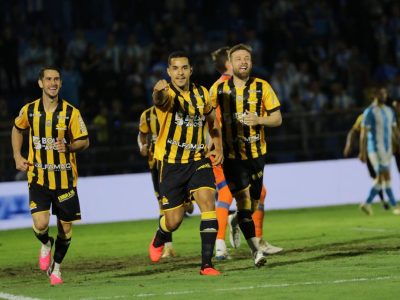 Criciúma vence o Londrina fora e se mantém na briga pelo acesso