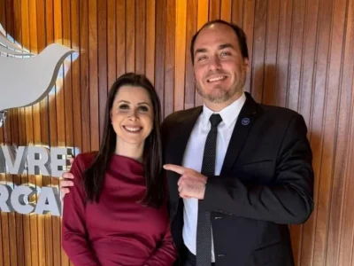 Carol de Toni e Carlos Bolsonaro são eleitos senadores por Santa Catarina