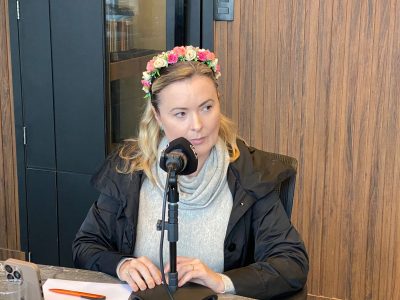 Júlia Zanatta faz história com 560 mil votos e destaca “coragem” após eleição, em entrevista à Rádio Araranguá