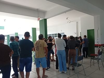 Eleitores têm até as 17h para escolher candidatos