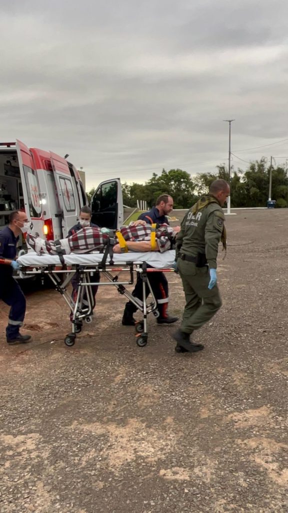 Serviço aeromédico transfere homem após facada acidental de Meleiro para hospital de Criciúma