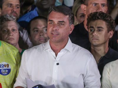 Aeronave com Flávio Bolsonaro e família pousa nos Estados Unidos