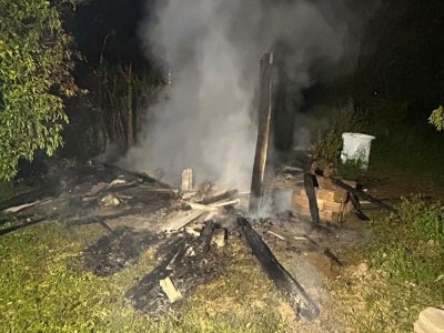 Incêndio destrói galpão de madeira no interior de Araranguá