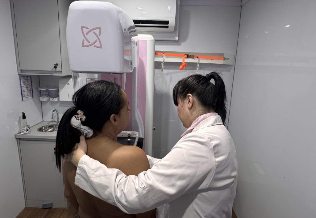 Outubro Rosa: Governo de SC oferta 25 mil exames em um ano das Carretas da Saúde da Mulher pelo estado
