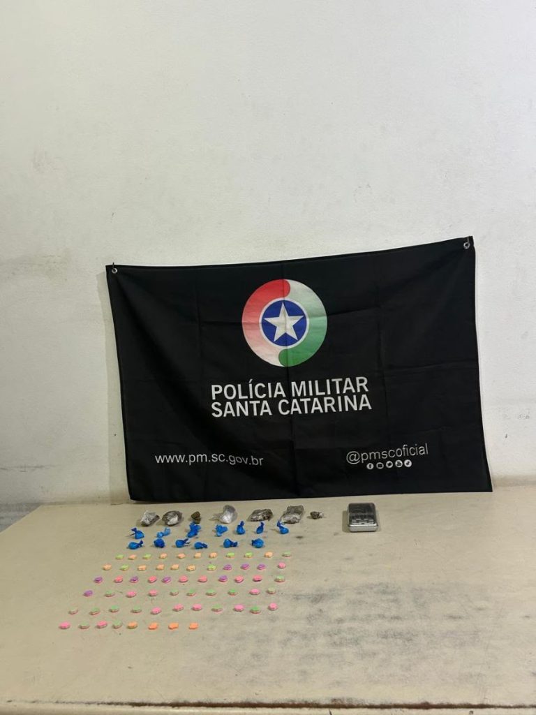 Polícia Militar apreende drogas e, prende traficantes no Jardim Cibele em Araranguá