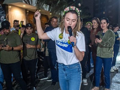 Campeã de votos: Júlia Zanatta bate recorde histórico e é a deputada federal mais votada de SC