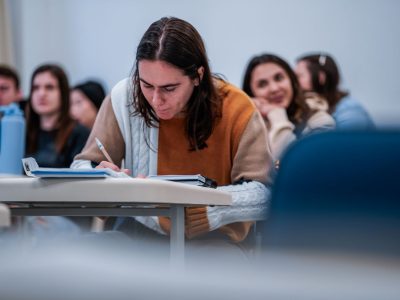 Período para renovações de cadastros de estudantes beneficiados pelos programas Universidade Gratuita e Fumdesc começa nesta terça-feira