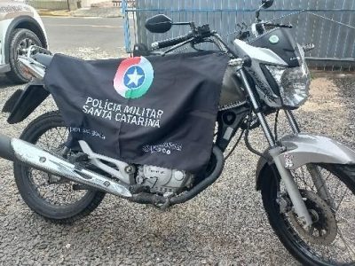 Polícia Militar recupera motocicleta furtada e, prende dupla acusada de receptação no Lagoão em Araranguá