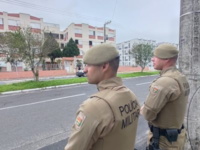 Novos policiais já estão nas ruas e PM amplia policiamento a pé, de bicicleta e nas escolas em Araranguá
