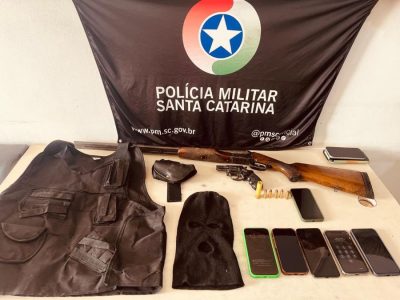 Polícia Militar resgata duas vítimas de ameaças, agressões, torturas e, apreende armas de fogo em propriedade rural de Balneário Gaivota