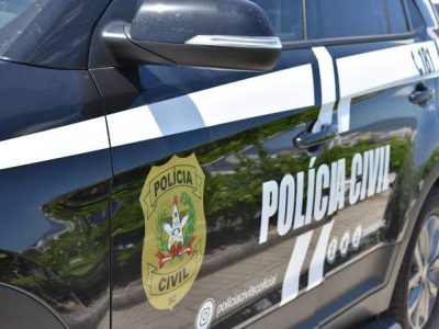 Polícia Civil cumpre medida cautelar e interdita consultório em Araranguá