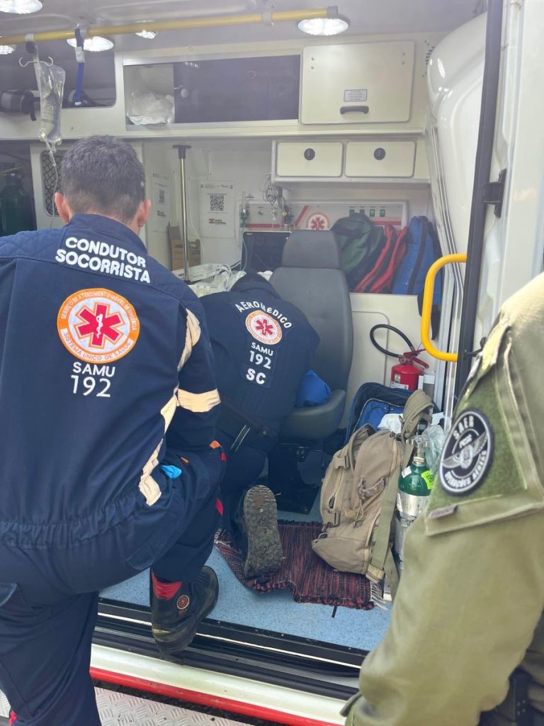 Serviço aeromédico transfere trabalhador que sofreu queda em Meleiro para hospital de Criciúma